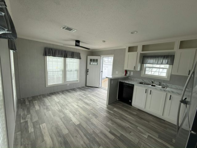 Building Photo - 818 Daily Dr