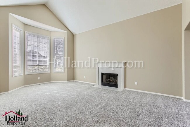 Building Photo - Bright and Cheerful Home in Desirable Beth...