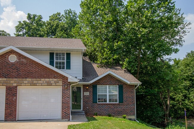 Building Photo - 5324-5326 Godas