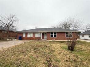 Building Photo - 1210 W Hall St