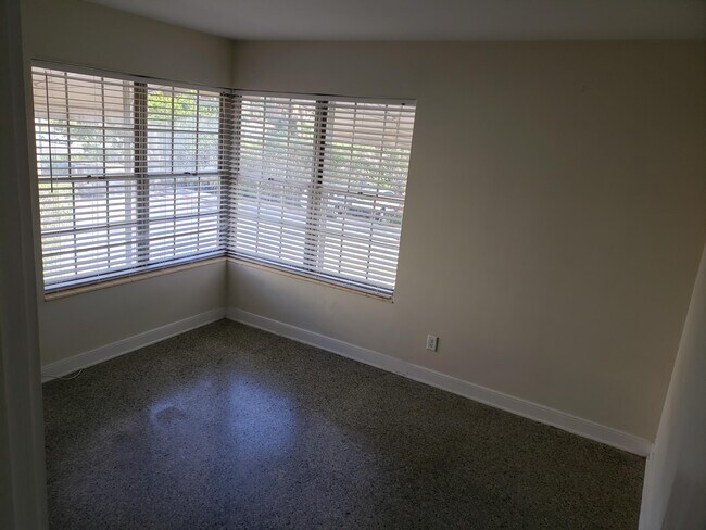 Building Photo - 3637 S Olive Ave