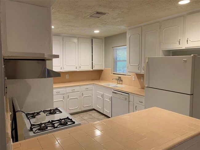 Foto del edificio - 8502 McAvoy Dr