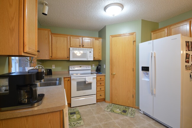 Building Photo - 408 Tanager Path