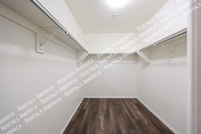Foto del edificio - 1404 S Crossbow Ct