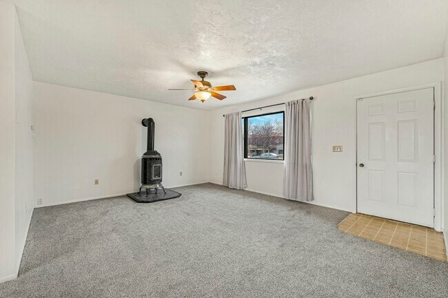 Foto del edificio - 24 Jaxson Dr