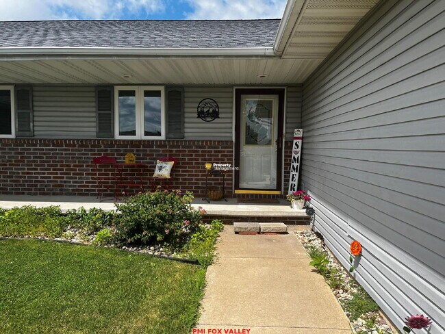 Building Photo - "Spacious 3-Bedroom Side by Side Duplex in...