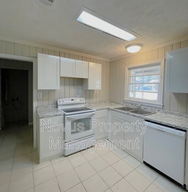 Building Photo - 135 Love St