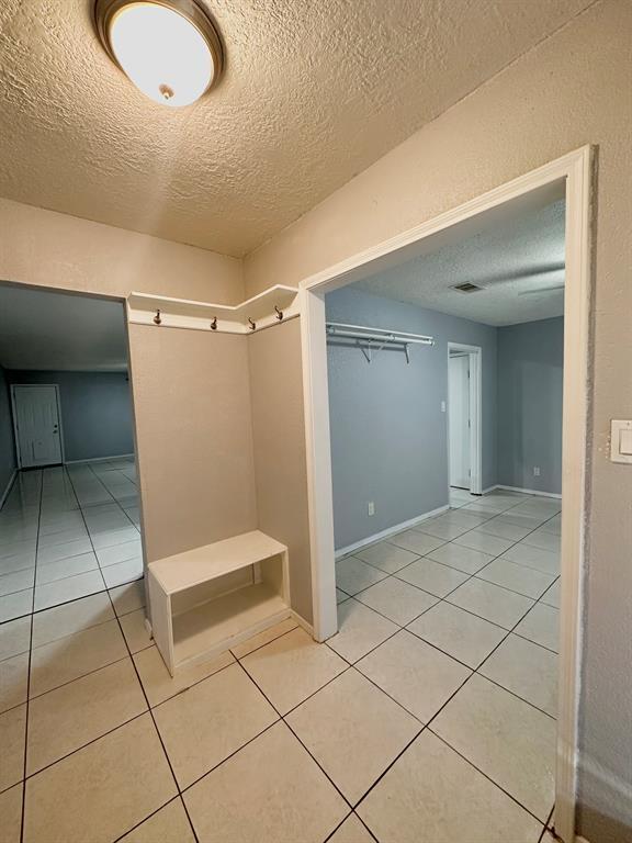 Foto del edificio - 16110 White Star Dr