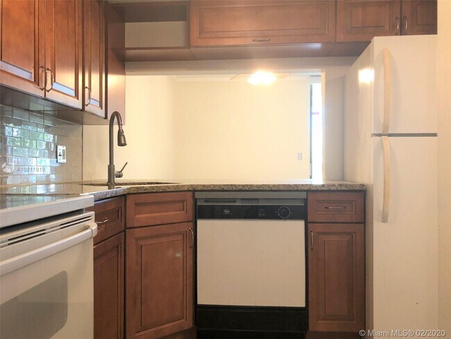 Building Photo - 785 SE 1st Way  77 Deerfield Beach Fl 33441