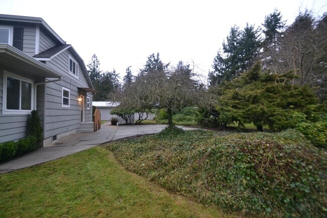 Building Photo - 9722 40th Ave E