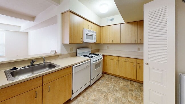 Building Photo - Tall Oaks Apartment Homes