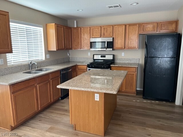 Foto del edificio - 8200 W Gilmore Ave