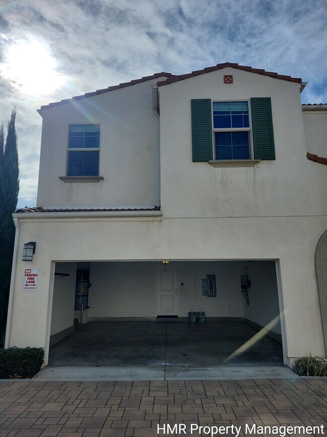 Foto del edificio - 2 Story Home 3 bedroom 2.5 bath in Glendora