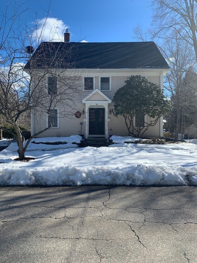 18 Norfolk Ave Unit 1, Medway, MA 02053 Apartments in Medway, MA