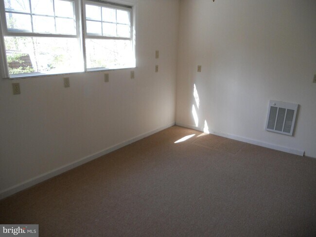 Building Photo - 11200 Bear Woods Pl