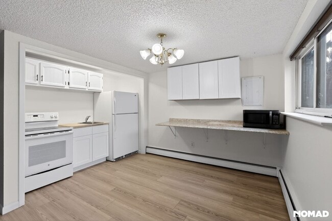 Building Photo - 1685 S Kenton Way