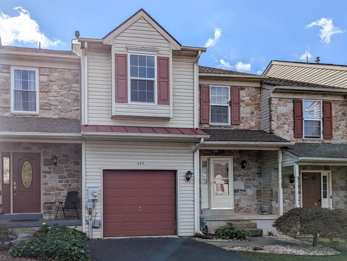 Primary Photo - 495 Berkshire Dr
