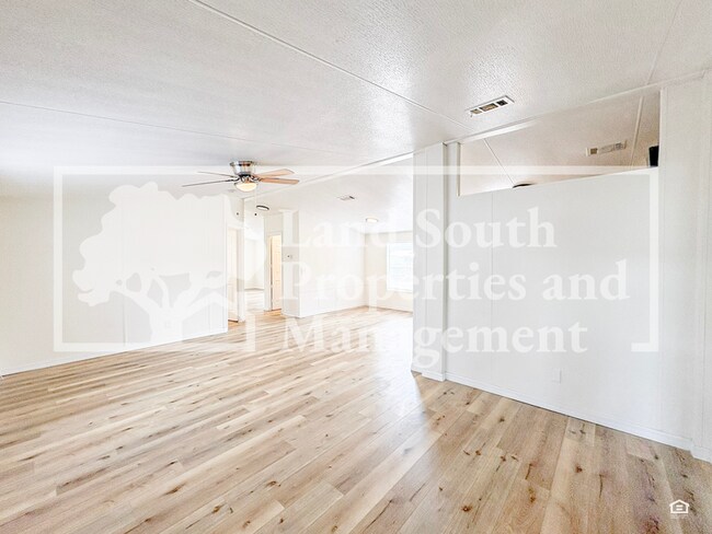 Building Photo - 4833 Myrtle View Dr N