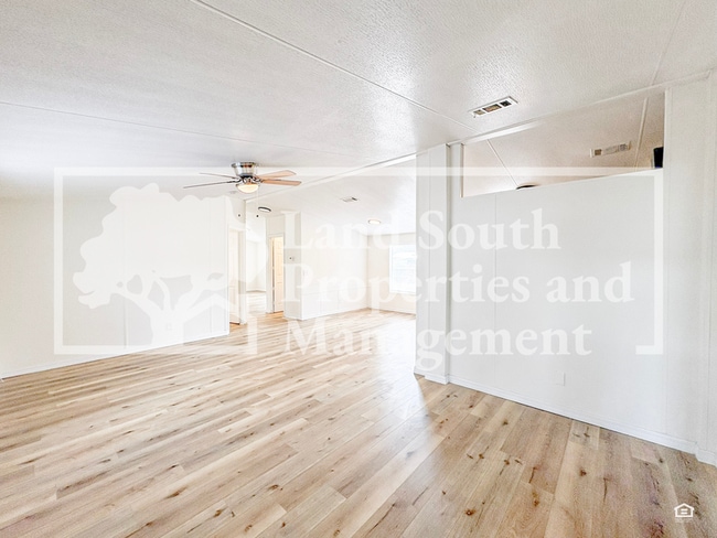 Foto del edificio - 4833 Myrtle View Dr N