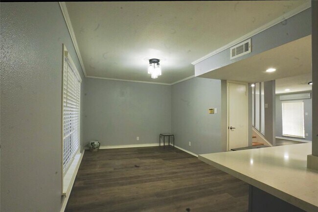 Building Photo - 3970 Belle Park Dr