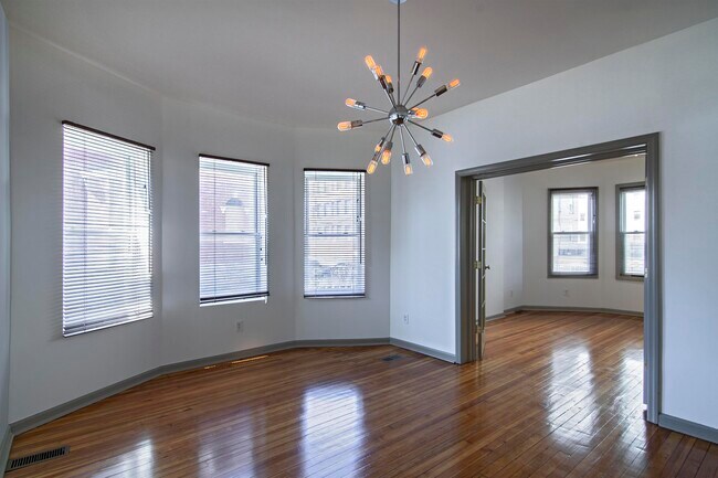 Building Photo - 129 Clifton Pl