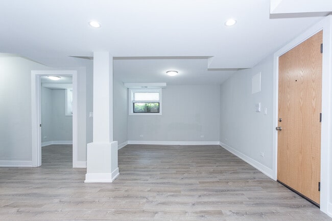 Building Photo - 921 Crain St