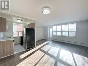 Building Photo - 276 St Clair Ave W