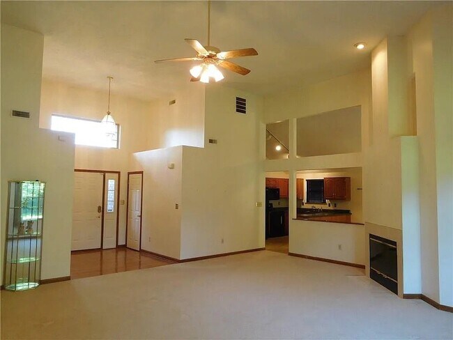 Foto del edificio - 10025 Ironway Dr