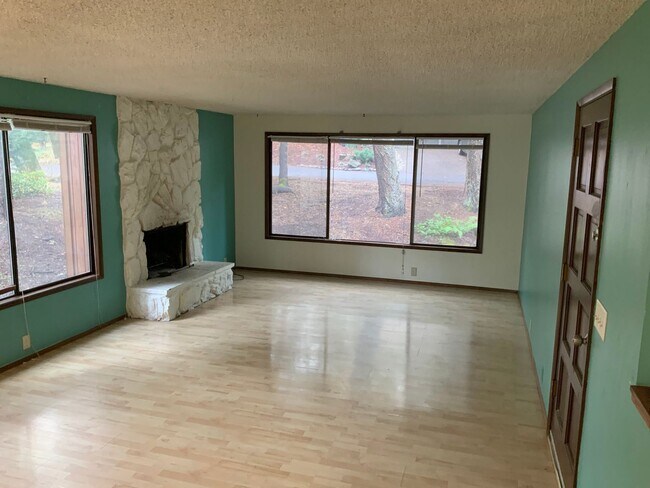 Foto del edificio - 422 Brookside Dr