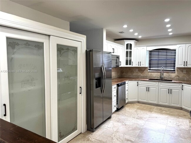 Foto del edificio - 8320 NW 180th St