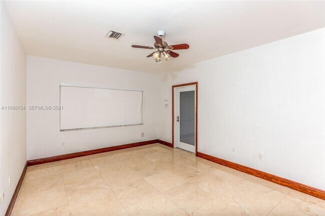 Foto del edificio - 3245 SW 5th St