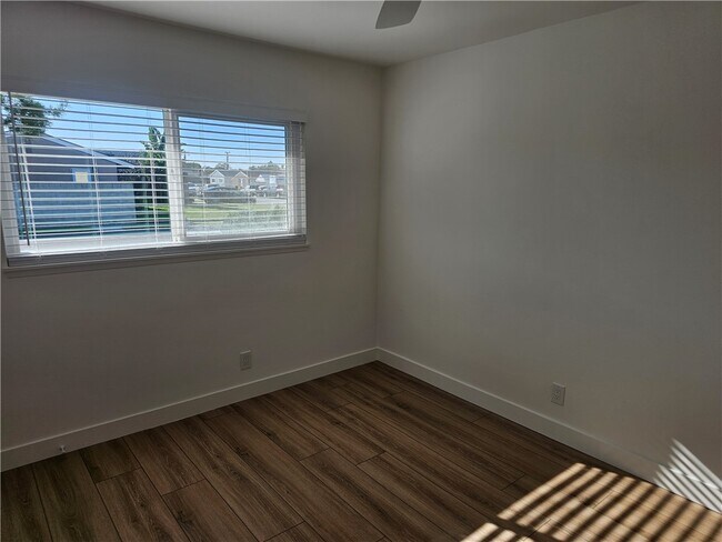 Foto del edificio - 10362 Longden St