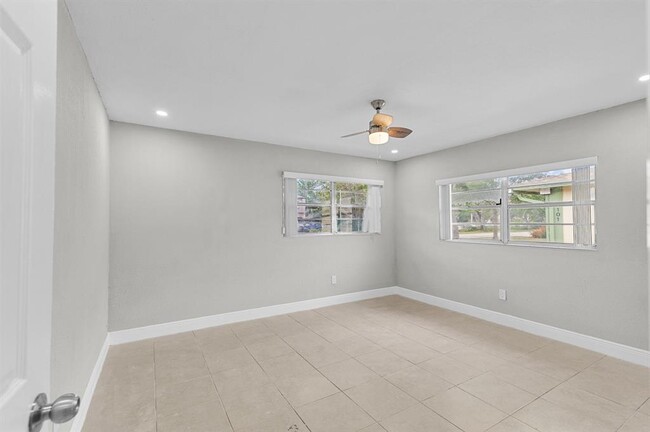 Building Photo - 4102 NW 88th Ave