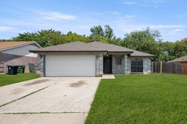 Building Photo - 917 Fiero Dr