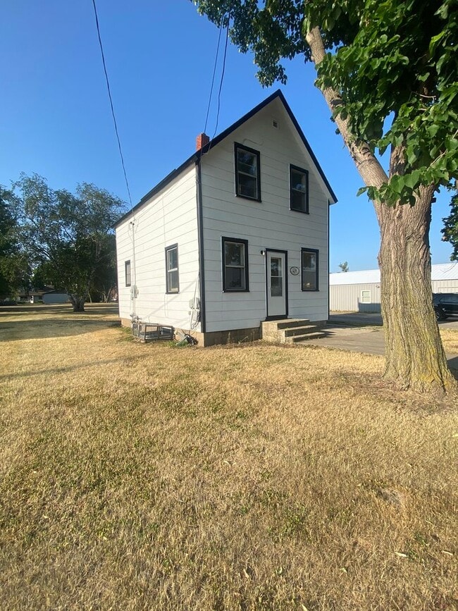 Building Photo - Single Family Home Available for Rent!