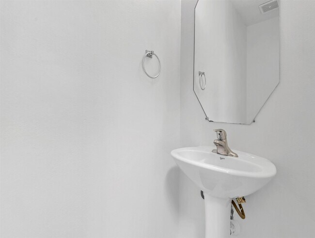 Foto del edificio - 17623 Bering Bridge Ln