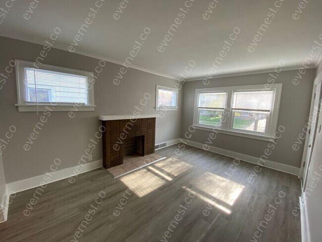 Building Photo - 1736 Mansfield Rd