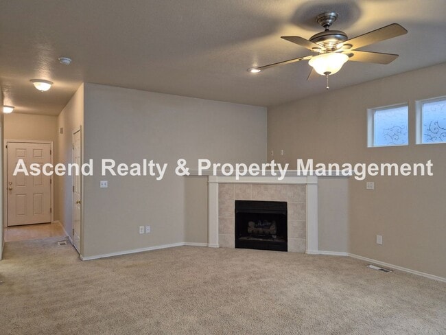 Photo - Beaverton Convenience with Central AC & Attached Garage Minutes to MAX, Costco, Nike & Parks 1 o... House