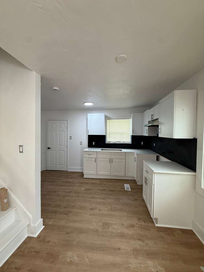 Foto del edificio - 124 E Northrup Dr