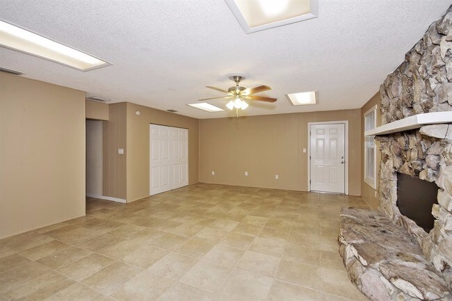 Foto del edificio - 1845 Spring Lake Rd
