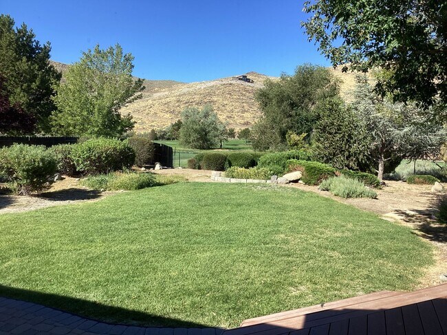 Foto del edificio - BEAUTIFUL 4 BEDROOM 2 BATHROOM HOME, GORGE...