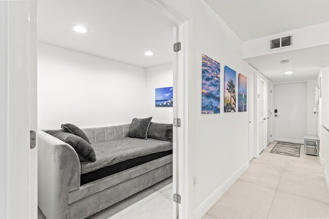 Building Photo - 9940 S Ocean Dr