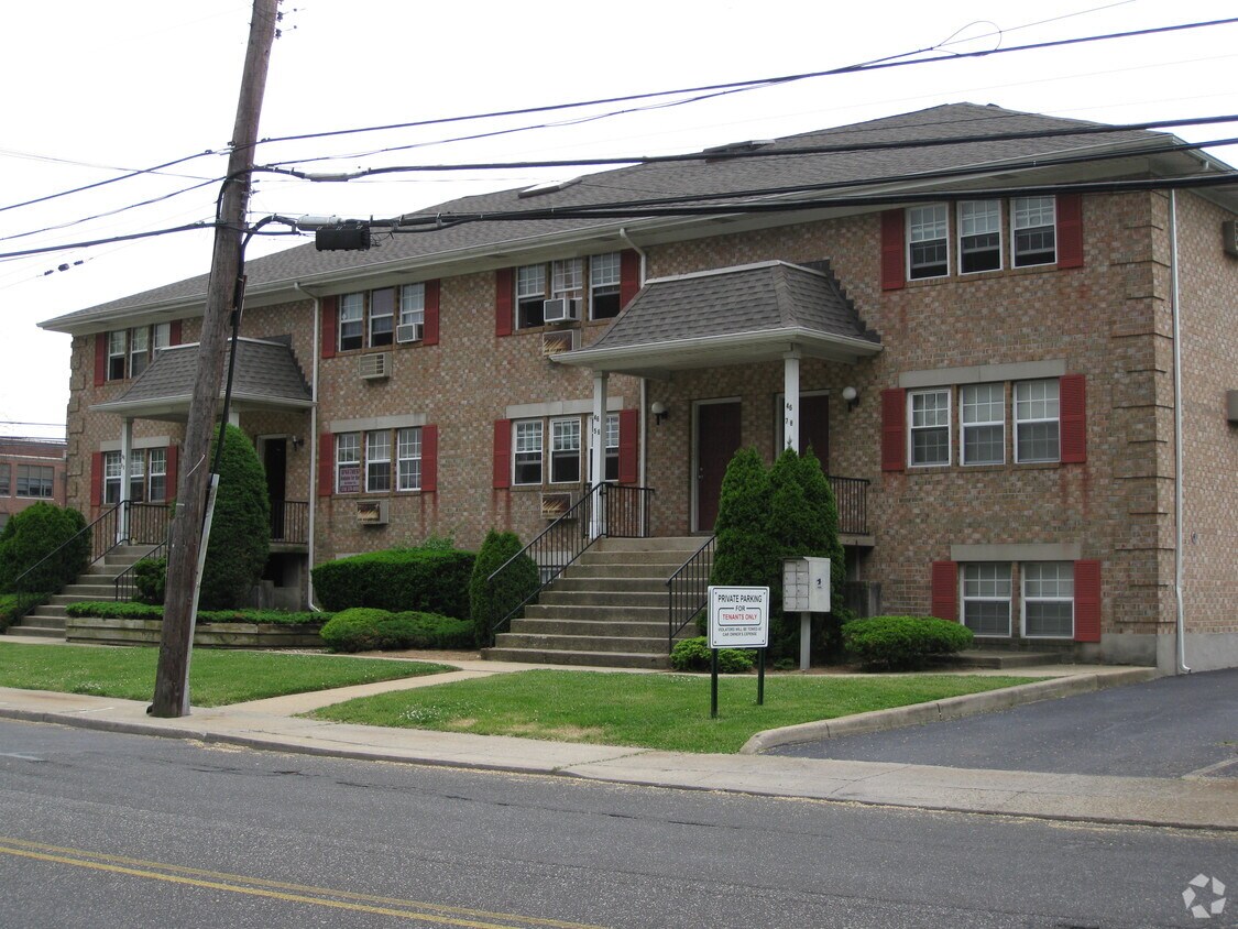Primary Photo - 46 Hendrickson Ave