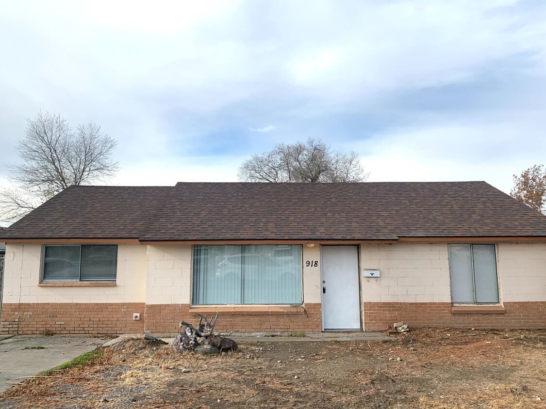 Primary Photo - Charming 3-Bedroom Home in the Heart of Ke...