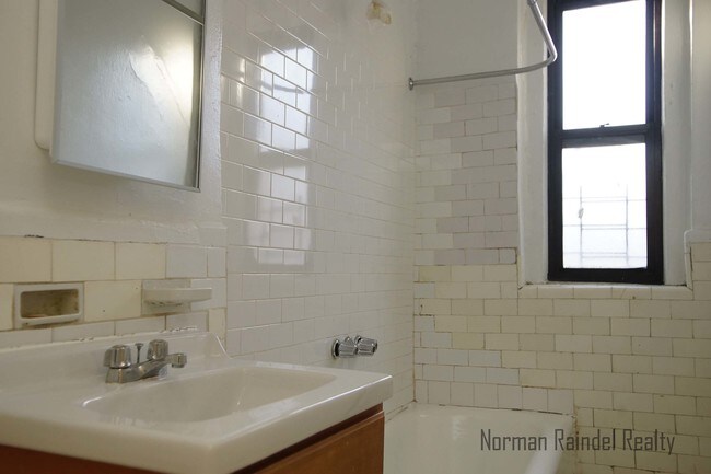 Foto del edificio - 3525 Bainbridge Ave