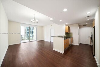 Building Photo - 1060 Brickell Ave