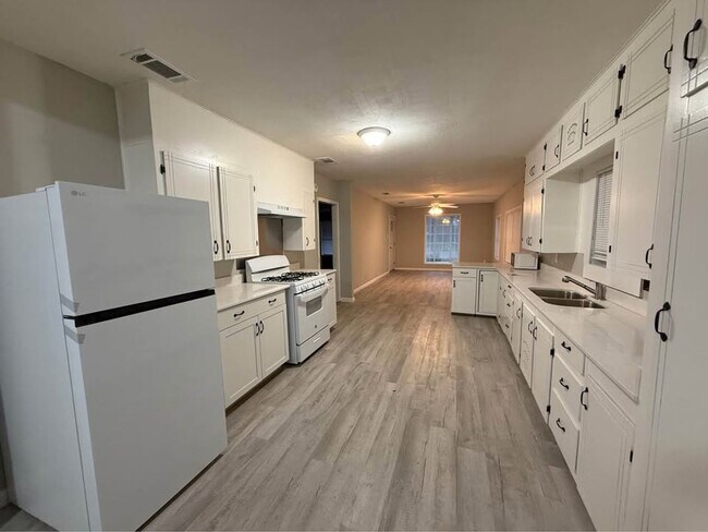 Foto del edificio - 3 Bedroom 1 Bathroom Home for Rent