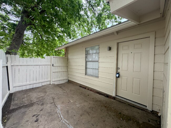 Building Photo - 311 Flournoy Dr