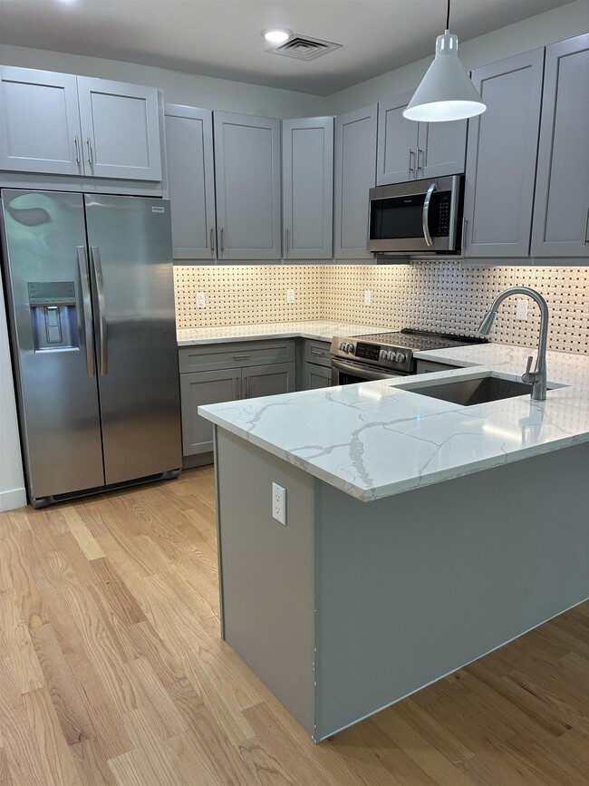 Building Photo - 1435 51ST St