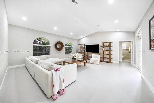 Foto del edificio - 1033 Almeria Ave